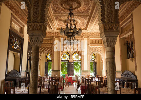 Cuba, Cienfuegos province, Cienfuegos, Punta Gorda, Palacio de Valle, ex barone di zucchero mansion, Moresco interno Foto Stock