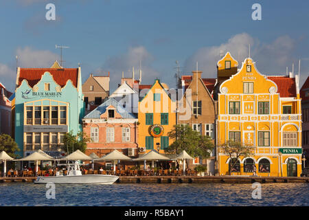 Caraibi, Antille olandesi, Curacao Willemstad (Patrimonio Mondiale dell'UNESCO), Punda, Architettura coloniale olandese Foto Stock