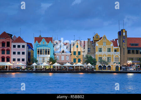 Caraibi, Antille olandesi, Curacao Willemstad (Patrimonio Mondiale dell'UNESCO), Punda, Architettura coloniale olandese Foto Stock