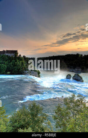 La Svizzera, Sciaffusa, Cascate del Reno / Rheinfall (Europa più grande) e Laufen Castello Foto Stock