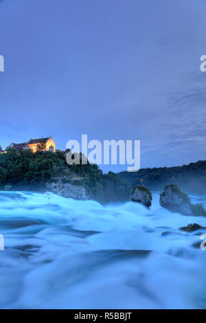 La Svizzera, Sciaffusa, Cascate del Reno / Rheinfall (Europa più grande) e Laufen Castello Foto Stock