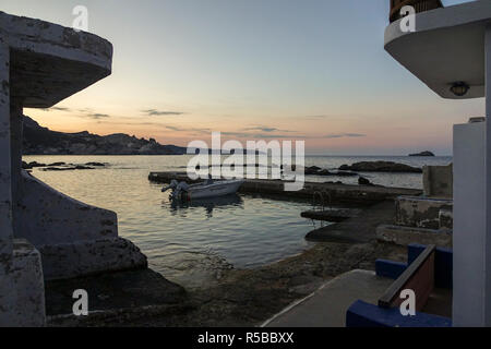 Tramonto sulla Mandrakia village Foto Stock