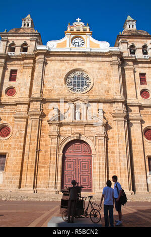 La Colombia, Bolivar, Cartagena de Indias, Plaza de San Pedro Claver, San Pedro Claver Chiesa Foto Stock