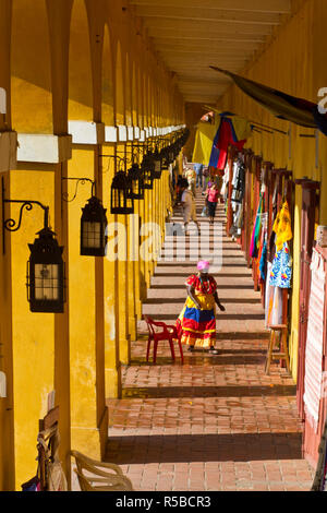 La Colombia, Bolivar, Cartagena de Indias, Las Bovedas - dungeons costruito nelle mura ormai craft e negozi di souvenir Foto Stock