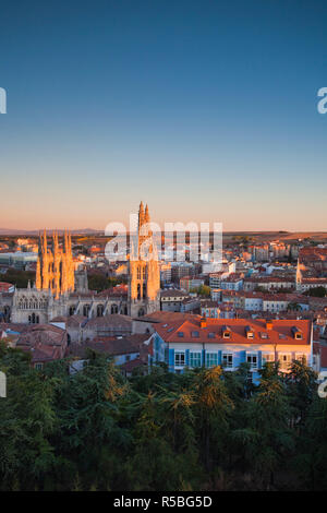 Spagna, Castilla y Leon Regione, Provincia di Burgos, Burgos, Cattedrale di Burgos, vista in elevazione Foto Stock