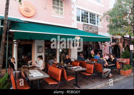 Caffetteria all'aperto in Espanola Way, South Beach, Miami Beach, Florida, Stati Uniti d'America. Foto Stock
