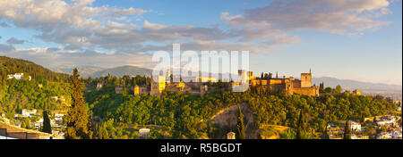 L' Alhambra Palace, Granada, provincia di Granada, Andalusia, Spagna Foto Stock