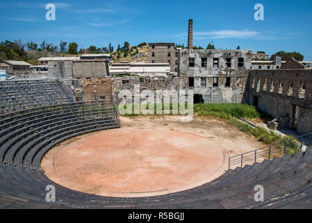 Il vecchio e abbandonato lo spirito di fabbrica in Kronos Elefsina, Grecia. Foto Stock