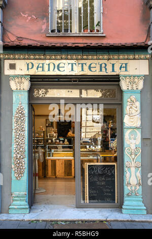 Panetteria Botteghelle un tradizionale panettieri e bar sandwich in Via Santa Maria di Canstantinopoli sul bordo od il centro storico di Napoli, Ita Foto Stock