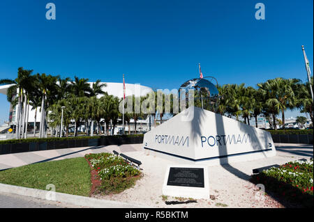 American Airlines Arena, dal Centro Cittadino di Miami e a Miami, Florida, Stati Uniti d'America. Foto Stock