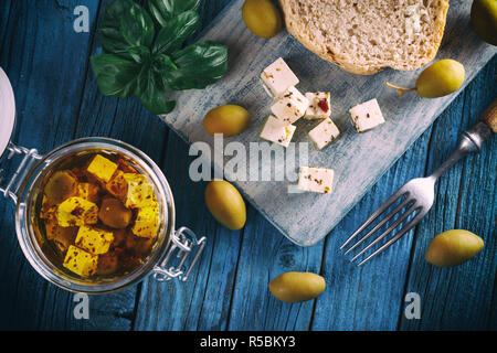 Bianco formaggio tagliato a cubetti Foto Stock