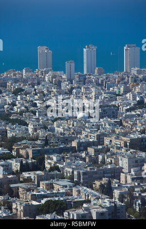 Israele, Tel Aviv, elevati vista della città dalla piattaforma di osservazione in cima al centro Azrieli Foto Stock