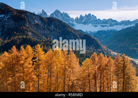 Montagne, Geisler Gruppe/ Geislerspitzen, Dolomiti, Trentino-Alto Adige, Italia Foto Stock
