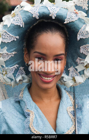 Repubblica Dominicana, La Romana, Altos de Chavon, Dominicana ballerino femmina in costume, R, signor DRE 09 02 Foto Stock