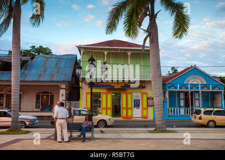 Repubblica Dominicana, Puerto Plata, Vittoriano gingerbread edifici che circondano il parco centrale Foto Stock