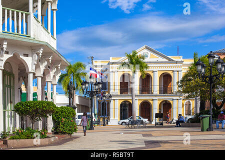 Repubblica Dominicana, Puerto Plata, Vittoriano gingerbread edifici che circondano il parco centrale Foto Stock