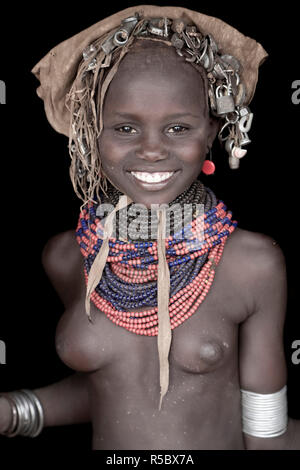 Dassenech girl, Valle dell'Omo, Etiopia Foto Stock