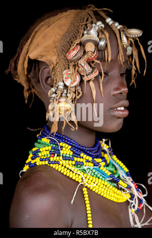 Dassenech girl, Valle dell'Omo, Etiopia Foto Stock