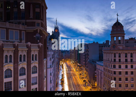 Spagna, Madrid, Centro, vista in elevazione del Gran Via Foto Stock