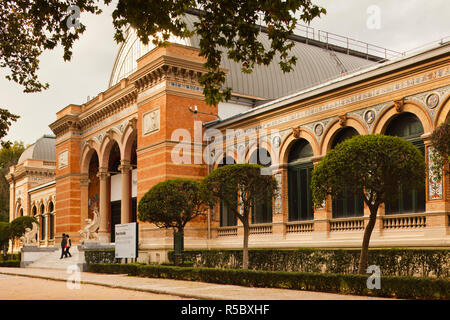 Spagna, Madrid, Parque del Buen Retiro park, il Palacio de Velazquez, spazio espositivo Foto Stock