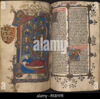 Pagina Aggiunta di un grande historiated e illuminato iniziale "B"(eatus) con un albero di Jesse, roundels o semi-roundels dei sei giorni della creazione, montato animali giostre e Davide con una fionda e Golia, con stemmi araldici nel margine sinistro, inserito prima del inizio del Nuovo Testamento. Historiated iniziale 'T'(he) dell'tetramorph, una figura in piedi con le teste di quattro simboli degli Evangelisti di un uomo, un bue, un aquila e un leone, all'inizio del Vangelo di Matteo. La Bibbia in due volumi con prologues, nella successiva versione Wycliffite, preceduta da una tabella delle letture. Inghilterra, Foto Stock