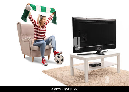 Calcio femminile il tifo della ventola con una sciarpa e guardare una partita isolata su sfondo bianco Foto Stock