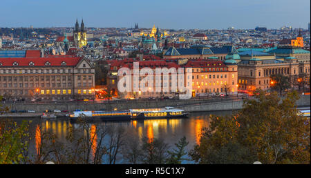Vista aerea di Praga Cechia. Praga è la quattordicesima città più grande in Europa e la storica capitale della Boemia. Foto Stock