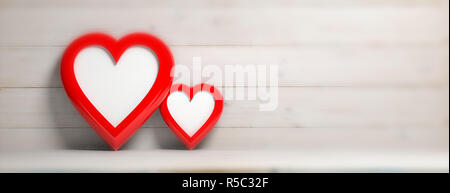 Il giorno di San Valentino, il concetto di amore. Due rosso a forma di cuore cornici vuote sulla parete in legno sfondo, banner, spazio di copia Foto Stock