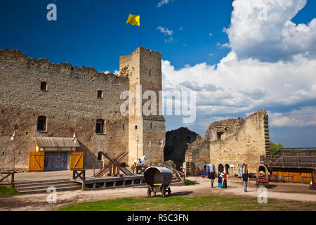 Estonia Estonia nordorientale di Rakvere, Rakvere Castello, b. Il XIV secolo, cortile interno Foto Stock