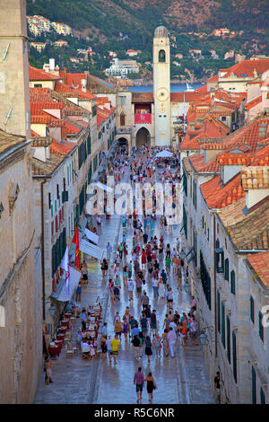 Torre Campanaria e Stradun, Dubrovnik, Dalmazia, Croazia Foto Stock
