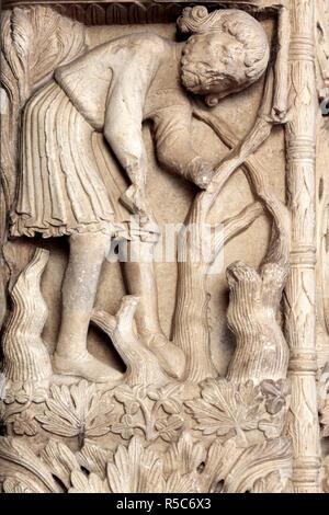 Portale romanico dal maestro scultore Radovan (1240s), la cattedrale di San Lorenzo, Trogir, Dalmazia, Croazia Foto Stock