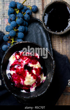 In casa burro di arachidi gelato. stile vintage. messa a fuoco selettiva Foto Stock