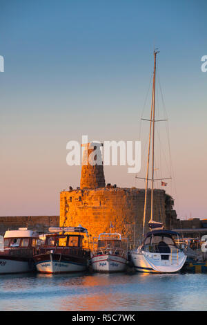 Kyrenia il castello e il porto, Kyrenia, Cipro del Nord Foto Stock