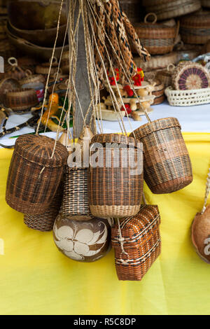 Dominica, Kalinago Barana Aute, Carib Heritage Village, il negozio di souvenir Foto Stock