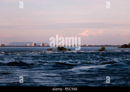 Lachine Rapids visto da the Rapids Park a Montreal, Canada al tramonto. Foto Stock