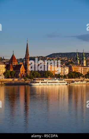 Chiesa dei Cappuccini e la St Anne's Church, Budapest, Ungheria Foto Stock