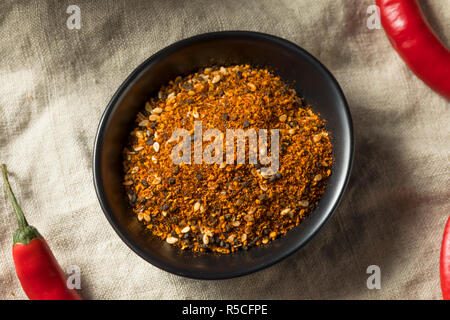 Organic giapponese di sette Shichimi Spice in una ciotola Foto Stock