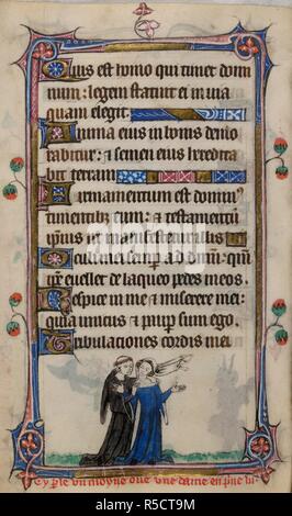 Bas-de-page scena dal diavolo in stock, di un monaco che abbraccia una donna con una didascalia di lettura, â€˜Cy p[ar] le moyne onu oue une dame en p[ri]ve luâ€™ . Libro d Ore, uso di Sarum ("Taymouth ore"). Inghilterra, S. E.? (Londra?); secondo quarto del XIV secolo. Fonte: Yates Thompson 13, f.167v. Lingua: Latino e francese. Foto Stock