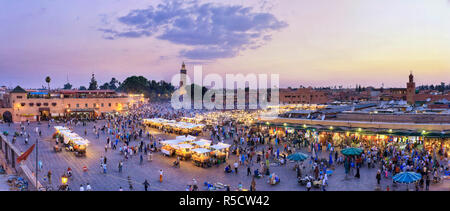 Il Marocco Marrakech, Djemaa el Fna Foto Stock