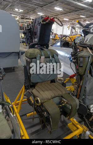 Un aeromobile Martin-Baker Mk. GRU-7(A) F-14A Tomcat sede di espulsore, USS Midway, San Diego, California, Stati Uniti. Foto Stock