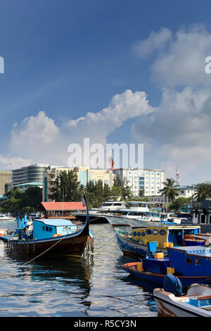 Maldive, Male Atoll, Maschio Città, barche sul porto Foto Stock