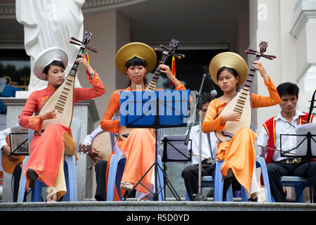 Il Vietnam, Ho Chi Minh City, l'Opera House, Concerto di musica tradizionale Foto Stock
