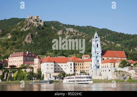 Austria Wachau, Durnstein e il fiume Danubio Foto Stock