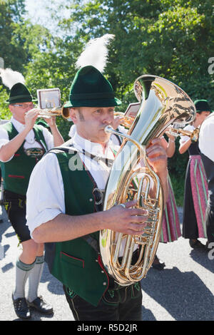 In Germania, in Baviera, Burghausen, Festival di Folclore tradizionale banda Baverian Foto Stock