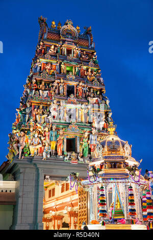 Singapore, il Tempio di Sri Mariamman, Thaipusam Festival carro nella parte anteriore del gateway principale Foto Stock