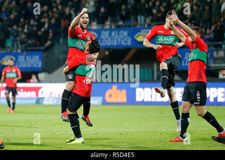 NIJMEGEN, 30-11-2018, Goffert stadium, stagione 2018 / 2019, olandese Keuken Kampioen Divisie, NEC Nijmegen player Anass Achahbar e NEC Nijmegen player Brahim Darri celebra il 5-1 durante il match NEC - FC Volendam. Foto Stock