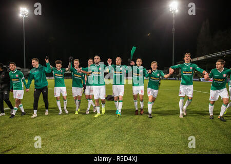 DORDRECHT , 30-11-2018 , Riwal Hoogwerkers Stadium , Calcetto , Stagione 2018/2019 , olandese Keuken Kampioen Divisie , FC Dordrecht - RKC Waalwijk , risultato finale 2-0 , FC Dordrecht giocatori festeggiare la vittoria dopo la partita Foto Stock