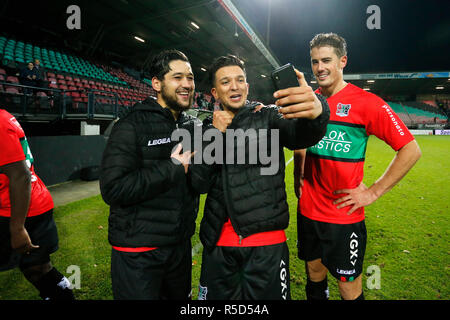 NIJMEGEN, 30-11-2018, Goffert stadium, stagione 2018 / 2019, olandese Keuken Kampioen Divisie, NEC Nijmegen player Anass Achahbar(l) e NEC Nijmegen player Brahim Darri(r) durante il match NEC - FC Volendam. Foto Stock