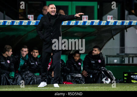 DORDRECHT , 30-11-2018 , Riwal Hoogwerkers Stadium , Calcetto , Stagione 2018/2019 , olandese Keuken Kampioen Divisie , FC Dordrecht - RKC Waalwijk , risultato finale 2-0 , FC Dordrecht trainer coach Scott Calderwood durante la partita Foto Stock