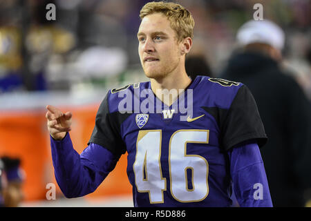 Santa Clara, California, USA. 30 Novembre, 2018. Washington Huskies punter gara Porter (46) celebra dopo un campo di Husky obiettivo durante il NCAA PAC-12 Campionato di calcio gioco tra la Utah Utes e il Washington Huskies a Levi's Stadium di Santa Clara, California. Chris Brown/CSM/Alamy Live News Foto Stock